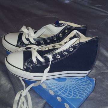 Nove ženske tenisice - starke