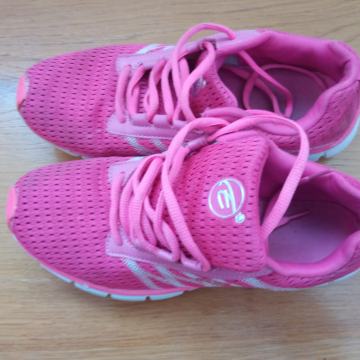 Ženske tenisice vel. 38