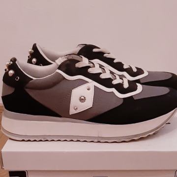 ŽENSKE TENISICE VL.40 S UKRASNIM CIRKONIMA