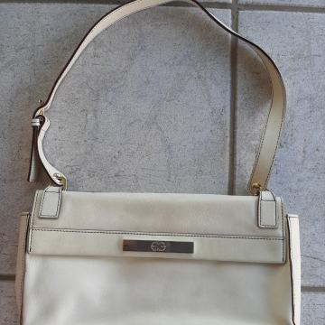 2+1 gratis! Original "Escada" torbica od prave kože, kupljena u Beču