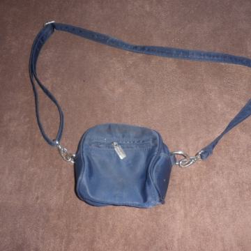 BENETTON - MALA ŽENSKA TORBICA 14 x 12cm