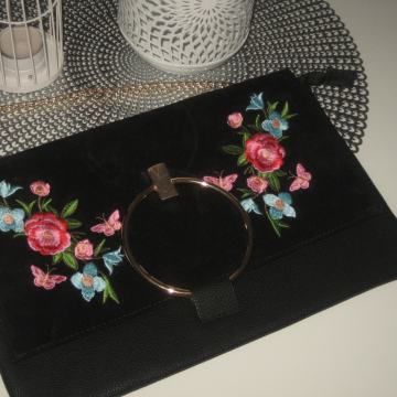 CRNA TORBA-KOMBINACIJA KOŽE I PLIŠA S CVJETNIM UZORKOM-NOVO