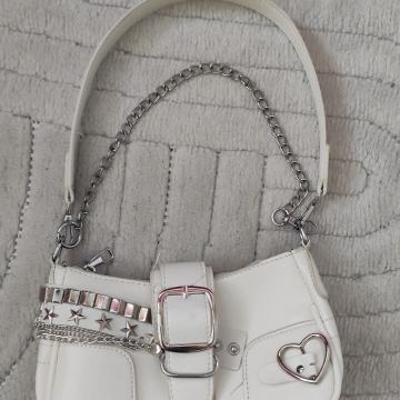 Bijela kožna torbica