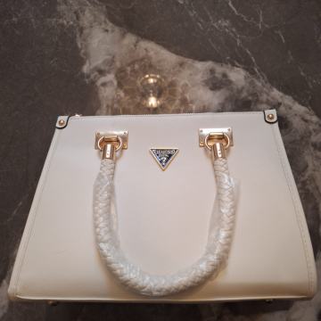 Bijela zenska Guess torbica