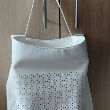 Bijela ženska torba