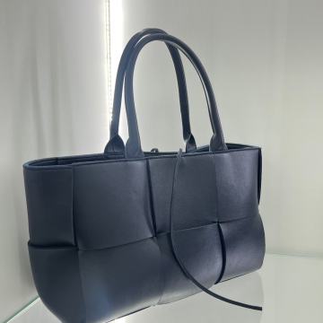 BOTTEGA VENETA ARCO TOTE