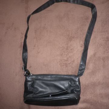 BREE - ŽENSKA LAGANA KOŽNA TORBICA 24 x 14cm