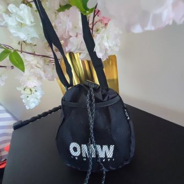 Crna Bershka sportska torbica