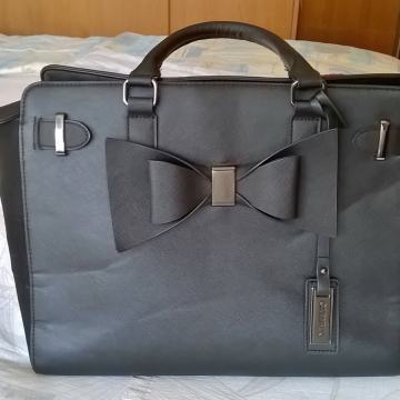 CRNA ELEGANTNA TORBICA S MAŠNOM