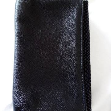 Crna kožna svečana torbica