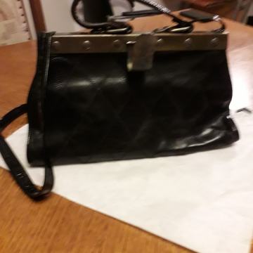 Crna kožna torba pola lak koža