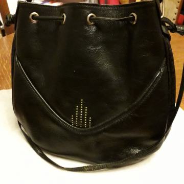 Crna kožna torba