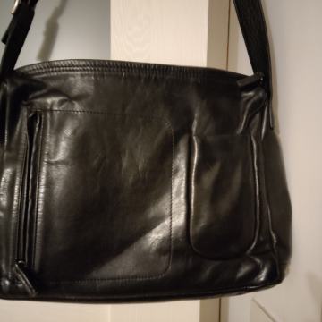 Crna kožna torba