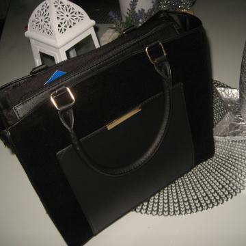 CRNA TORBA KOMBINACIJA PLIŠA I KOŽE - NOVO