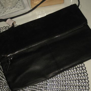 CRNA TORBA S PLIŠANIM DETALJIMA - NOVO