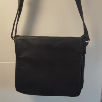 Nova crna torba na preklop