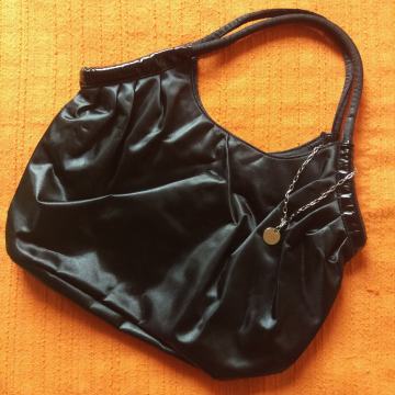 Pupa Lakirana Večernja Torbica - Crna (2000-te)