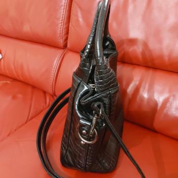 Crna ženska torbica