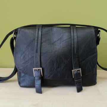 Crna ženska torbica