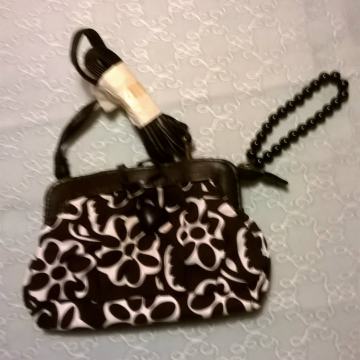 CRNO-BIJELA TORBICA/NESESER