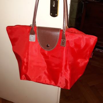 Crvena nova torba