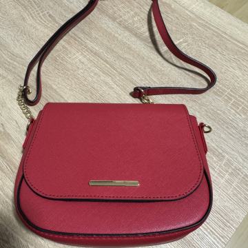 crvena torbica 22,5 x 17