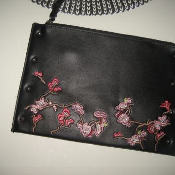 NOVA CRNA TORBA S CVJETNOM APLIKACIJOM