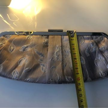 Cvjetna torbica za ruku