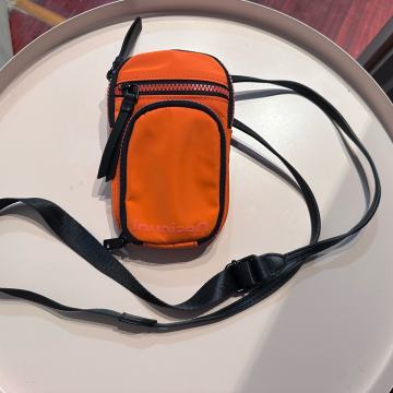 Desigual torbica za mobitel i ključeve