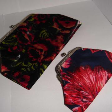 Dvije malene šarene torbice