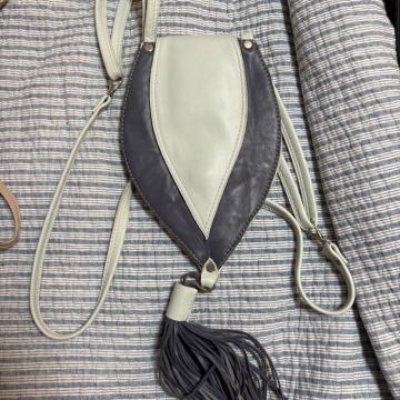 Dvije torbice za osnovne stvari, kožne, hrvatski dizajn