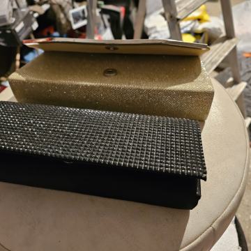 Dvije ženske torbice,  povoljno