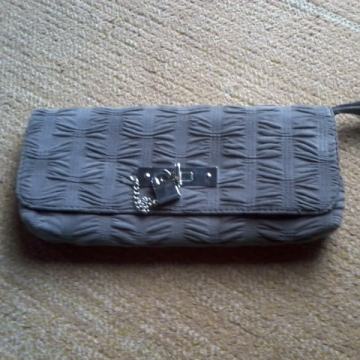 Elegantna torbica za samo 2e!