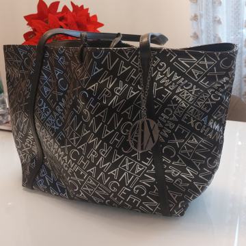 Armani torba 80 eura