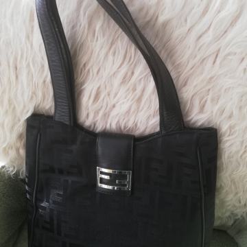 FENDI  ženska torba NOVA
