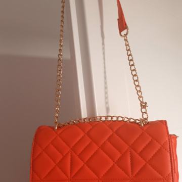 FINA ŽENSKA TORBICA..VRLO EFEKTNA..NOVA POTPUNO