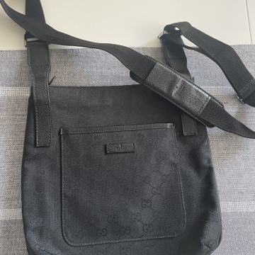 Gucci monograme torbica preko ramena