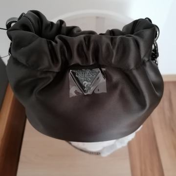 Guess nova torba s etiketom