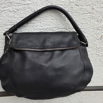Avant Garde ženska crna torbica prava koža
