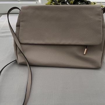 H&M preklopna torbica / TOTALNA ČISTKA