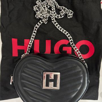 Hugo Boss kožna crna torba