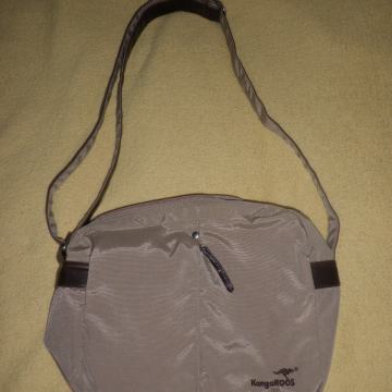 KANGAROOS - LAGANA ŽENSKA TORBICA 28 x 24cm