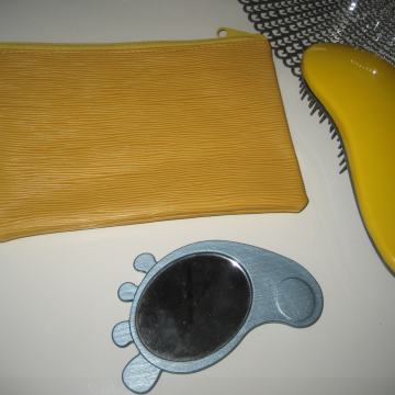 KOZMETIČKA TORBICA  + ČEŠALJ + OGLEDALO - NOVO