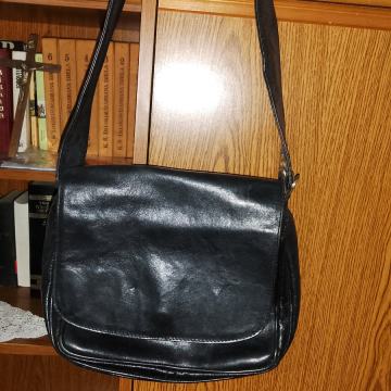 Crna ženska torbica - prava koža