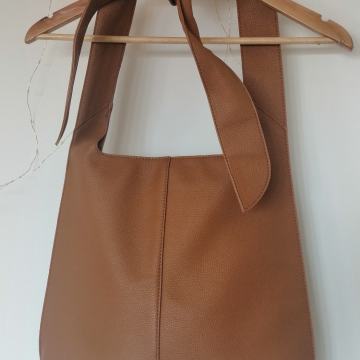 Kožna torba s prilagodljivim ručkama