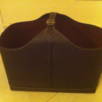 Kožna torba ženska, s tvrdim  dnom, moderna