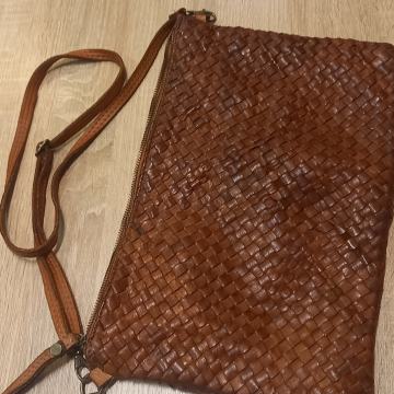 Kožna ženska torbica