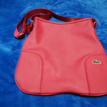 Lacoste original torba za rame boje trešnje