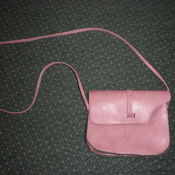 LAGANA ŽENSKA TORBICA 18 x 12 cm