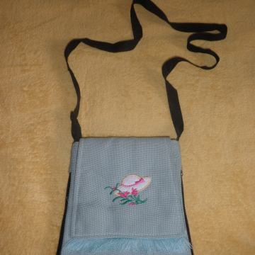 LAGANA ŽENSKA TORBICA 20 x 18cm